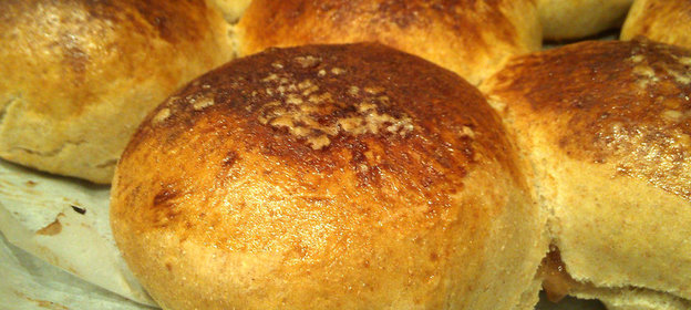 Булочки с яблочным повидлом и корицей