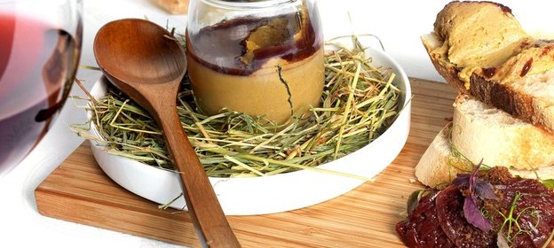 Куриный паштет с желе из вина