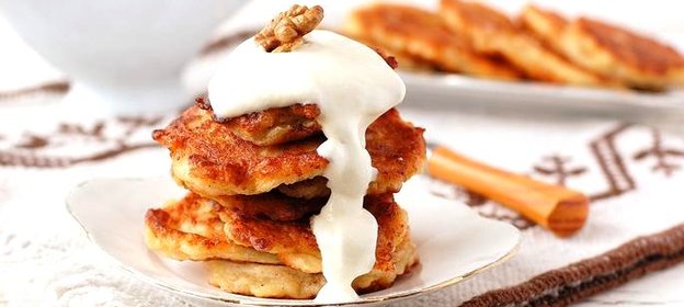 Оладьи с творогом и яблоками