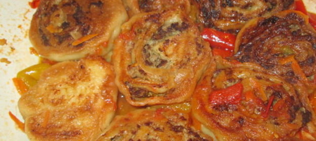 Ленивые пельмени с овощным соусом