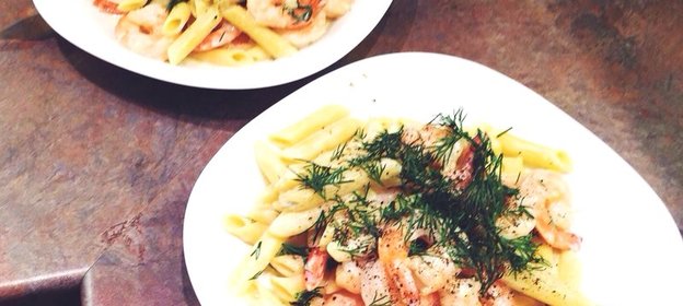 Паста с креветками в сливочно-сырном соусе