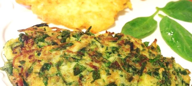 Детокс оладьи из цукини с зеленым луком и мятой