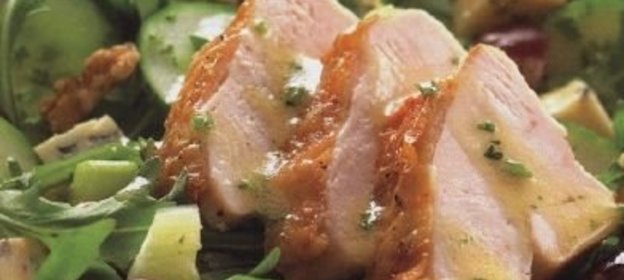 Салат из разных овощей и квашеной капусты