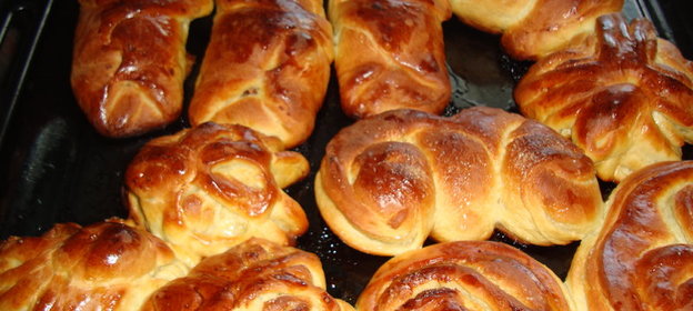 тесто и воздушные булочки из него