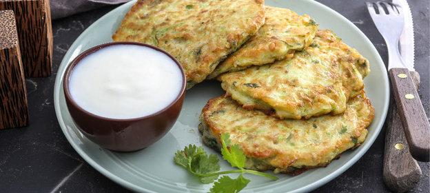 Кабачковые оладьи с чесноком