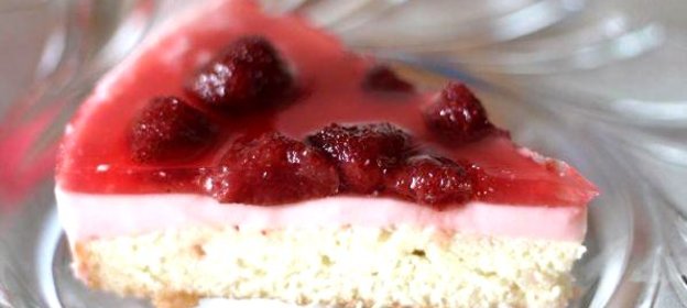 Клубничный торт-желе