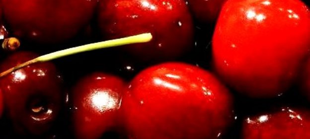 Диетическая творожная запеканка с вишней