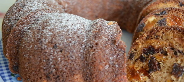 Кекс с курагой, черносливом и орехами