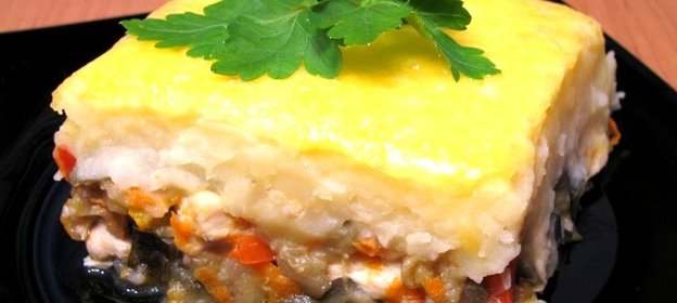 Запеканка с куриным филе, овощами и картофельным пюре