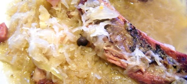 Горальская квашница с белыми грибами и беконом