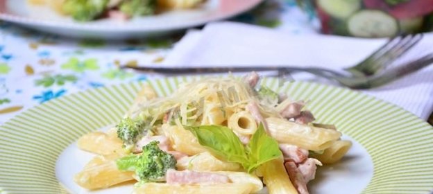 Паста в сливочном соусе с брокколи