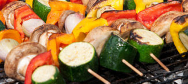 Овощи и шампиньоны барбекю в маринаде из соевого соуса Kikkoman