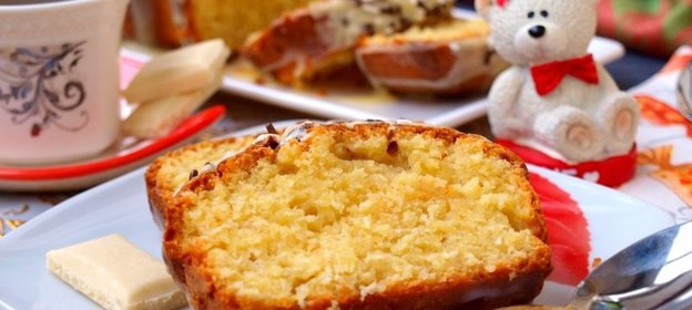 Кекс с белым шоколадом и кокосовой стружкой