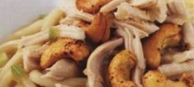 Лапша с индейкой и орехами кешью