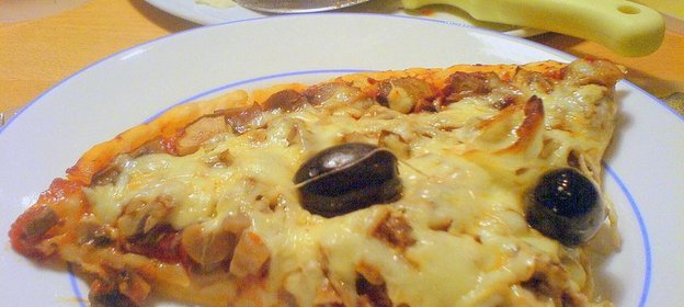 Пицца с огромным количеством грибов