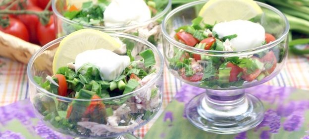 Салат с курицей и черемшой