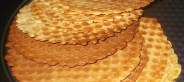 Кофе натуральный, заваренный в специальной кофеварке.