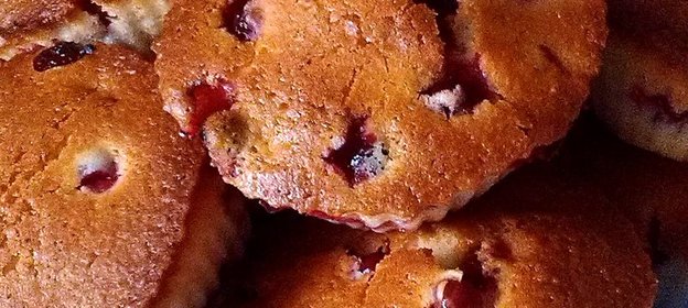 Сибирские маффины с брусникой