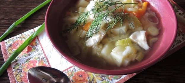 Рыбный суп уха из минтая