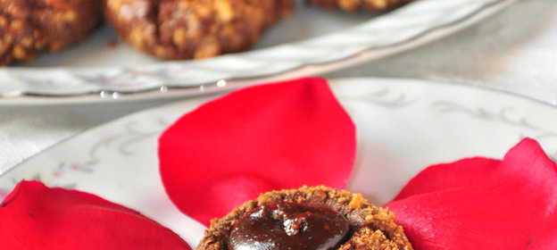 Шоколадно-фундуковые отпечатки(Chocolate - Hazelnut Thumbprints)