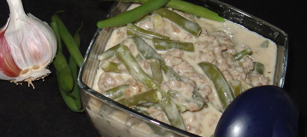 Сырный соус с фаршем и зеленой фасолью