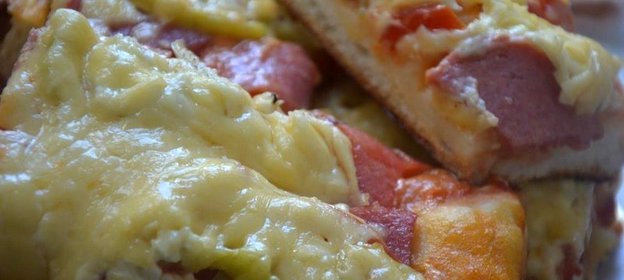 Пицца на дрожжевом тесте с плавленным сыром