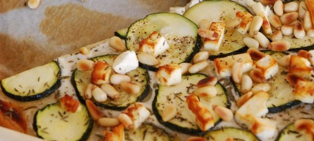 Пицца с цукини и сыром фета