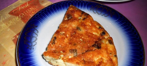 Запеканка из творога и сыра с зеленью