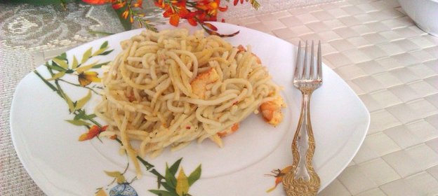 Спагетти с креветками в сметанном соусе