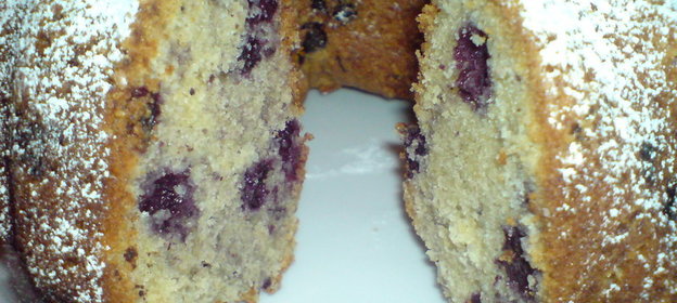 Чернично-миндальный кекс