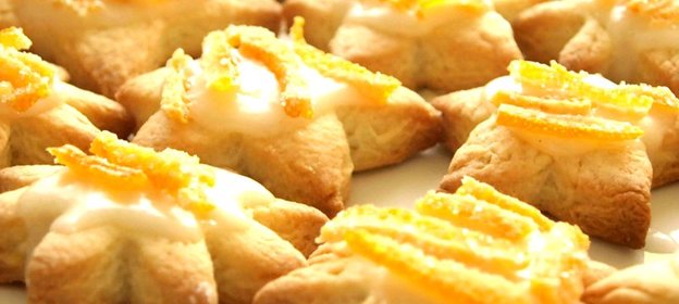 Печенье с апельсиновой глазурью и цукатами