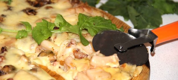 Пицца с морским коктейлем