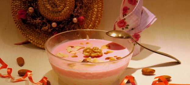 Желе из йогурта с орехами „Розовые мечты