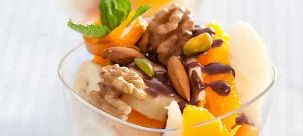 Фрукты с шоколадным соусом