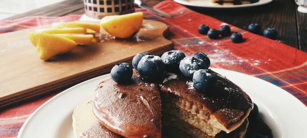 Американские панкейки в шоколадном соусе