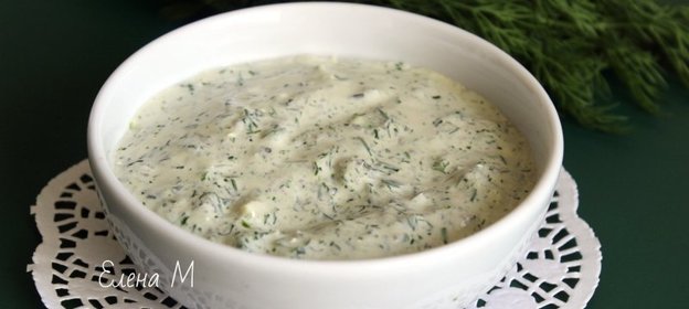 Йогуртовый соус с фетой и маслинами