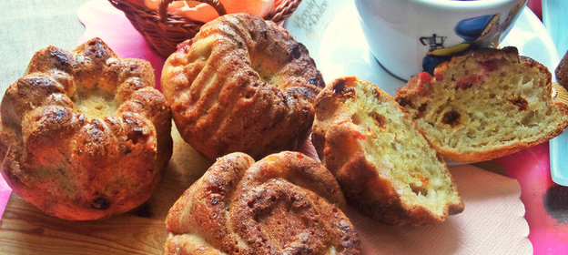 Творожные кексы с ягодами и грушей