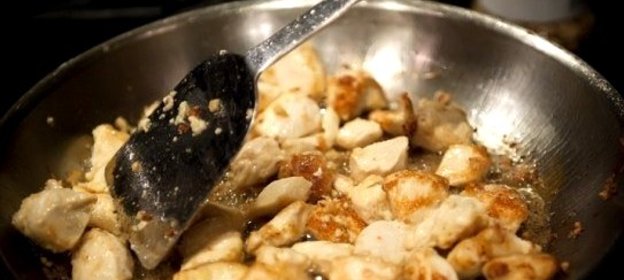 Куриные кусочки в сухарях