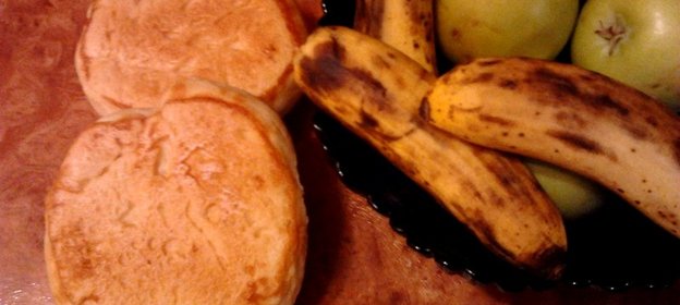 Булочки дрожжевые с бананом и яблоком