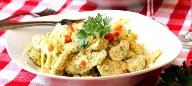 Паста с курицей и брокколи