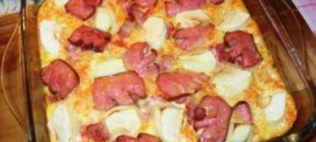 Морковно-сельдерейная запеканка с беконом и сосисками