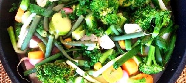 Тушеные овощи с лимоном, зеленью и сливочным маслом