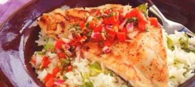 Жареный морской окунь с имбирным соусом