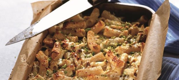 Макаронная запеканка с яблоками