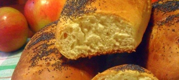 Сдобный батон с маком