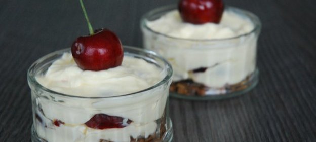 Десерт с черешней