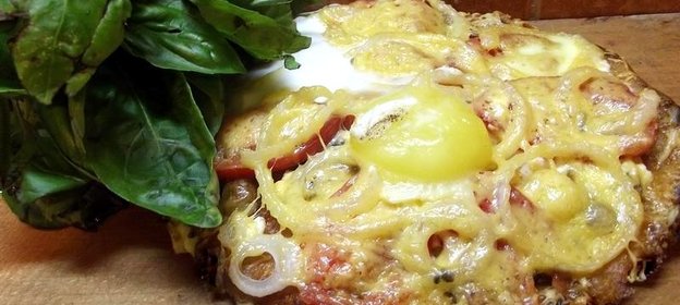 Грибная пицца с яйцом