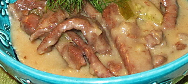 Говядина с солеными огурцами и медом