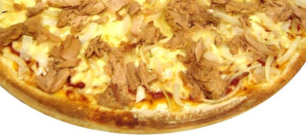 Пицца с тунцом и бочковыми огурцами