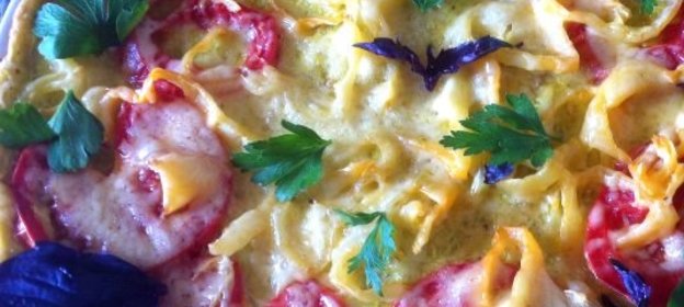 Пицца из кабачков, с помидорами и сыром